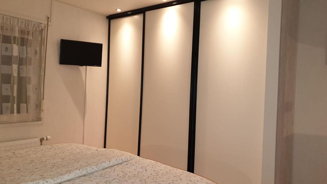 Chalet Buutengeweun, Met Luxe Jacuzzi En Tonsauna 신트 아날란트 외부 사진