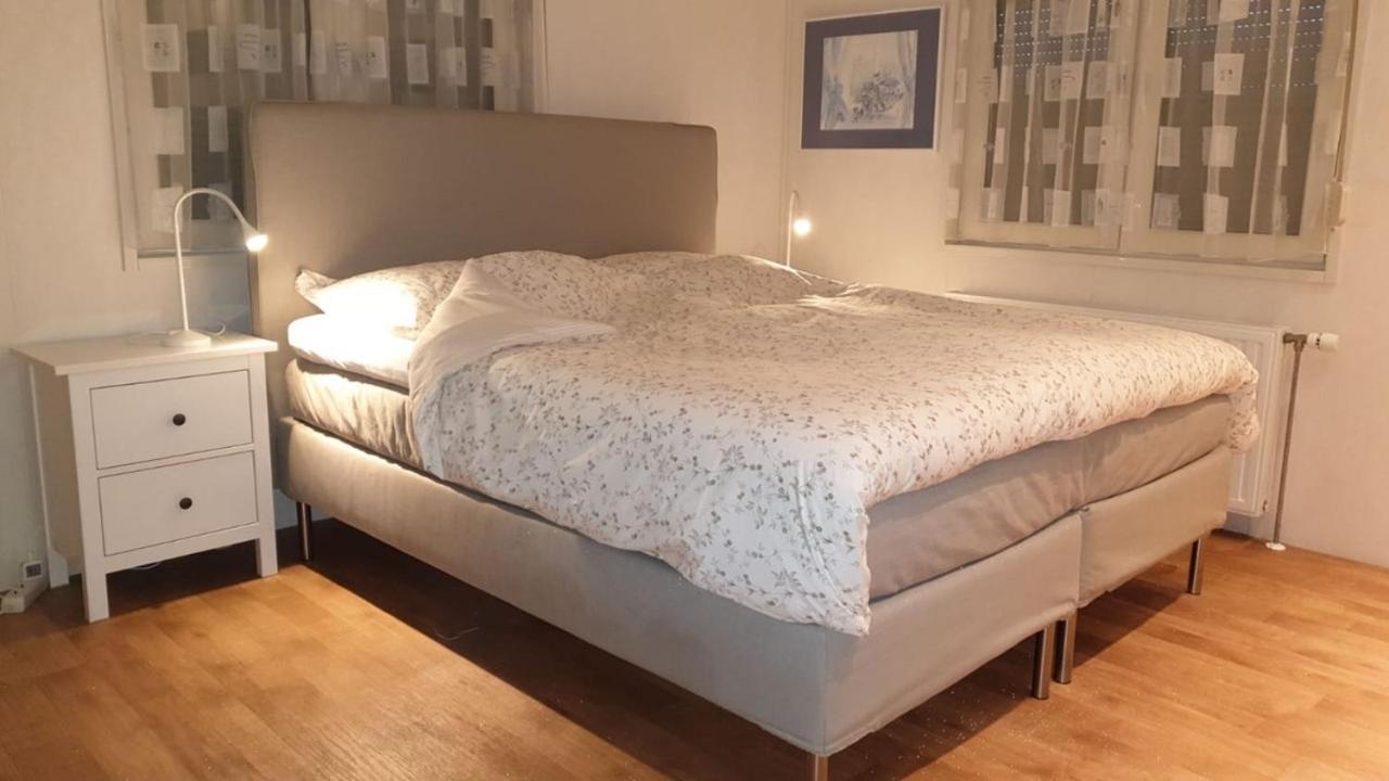Chalet Buutengeweun, Met Luxe Jacuzzi En Tonsauna 신트 아날란트 외부 사진