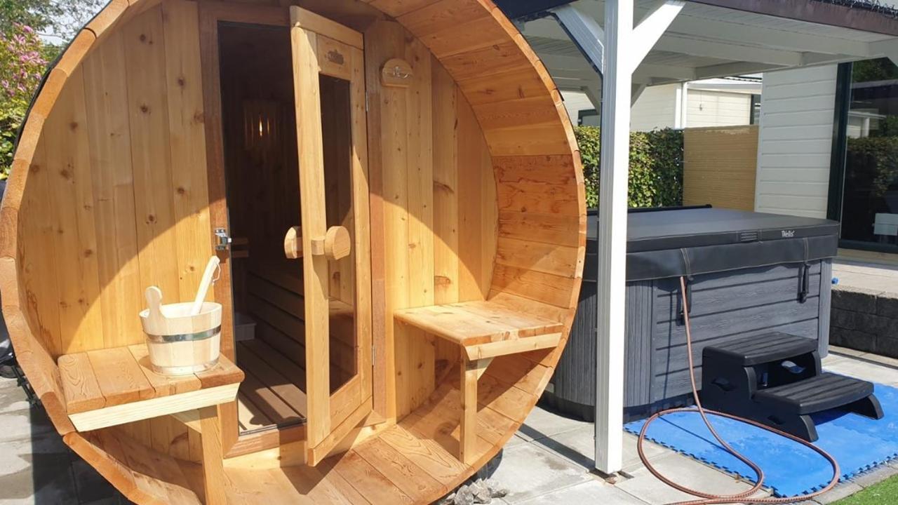 Chalet Buutengeweun, Met Luxe Jacuzzi En Tonsauna 신트 아날란트 외부 사진
