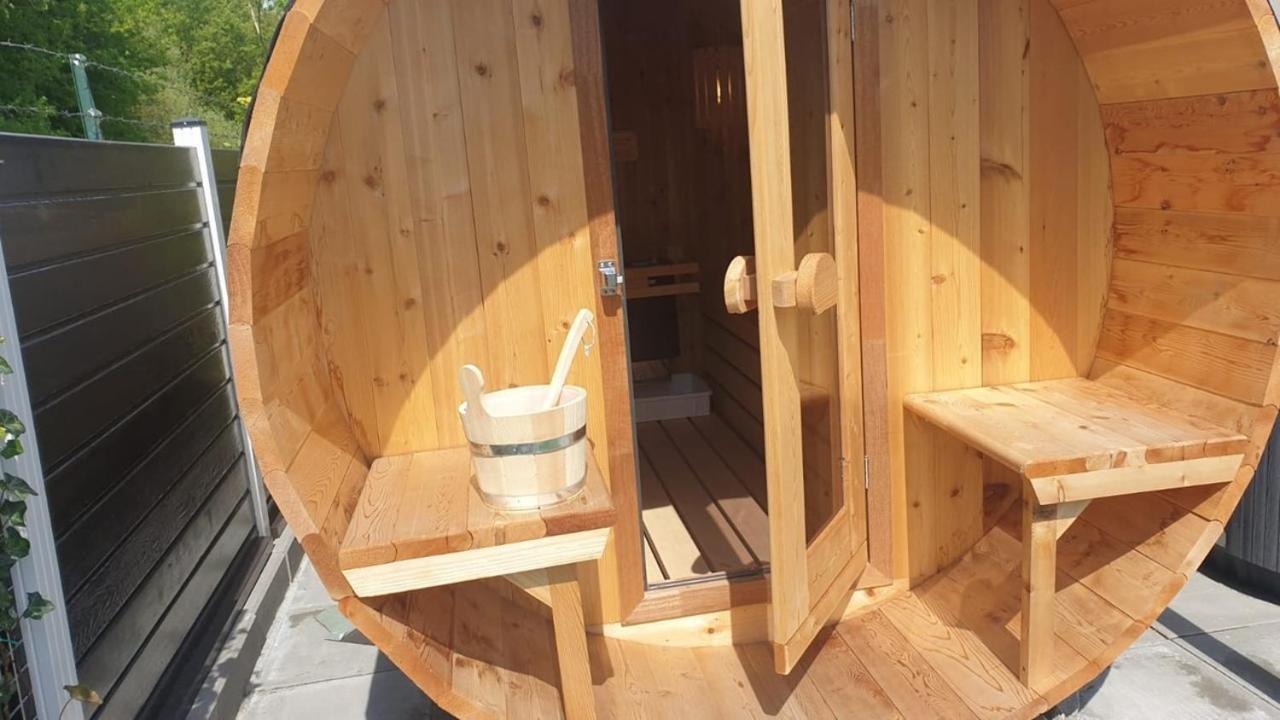 Chalet Buutengeweun, Met Luxe Jacuzzi En Tonsauna 신트 아날란트 외부 사진