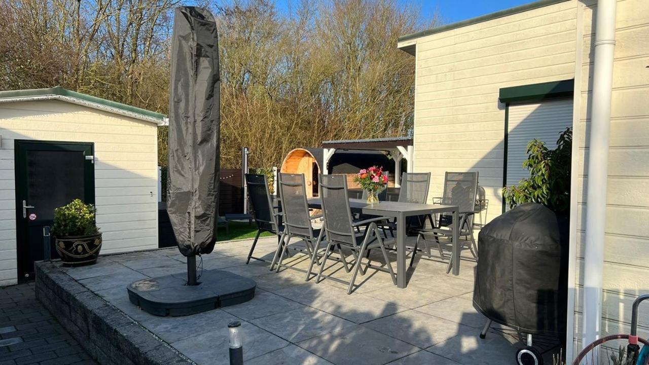 Chalet Buutengeweun, Met Luxe Jacuzzi En Tonsauna 신트 아날란트 외부 사진