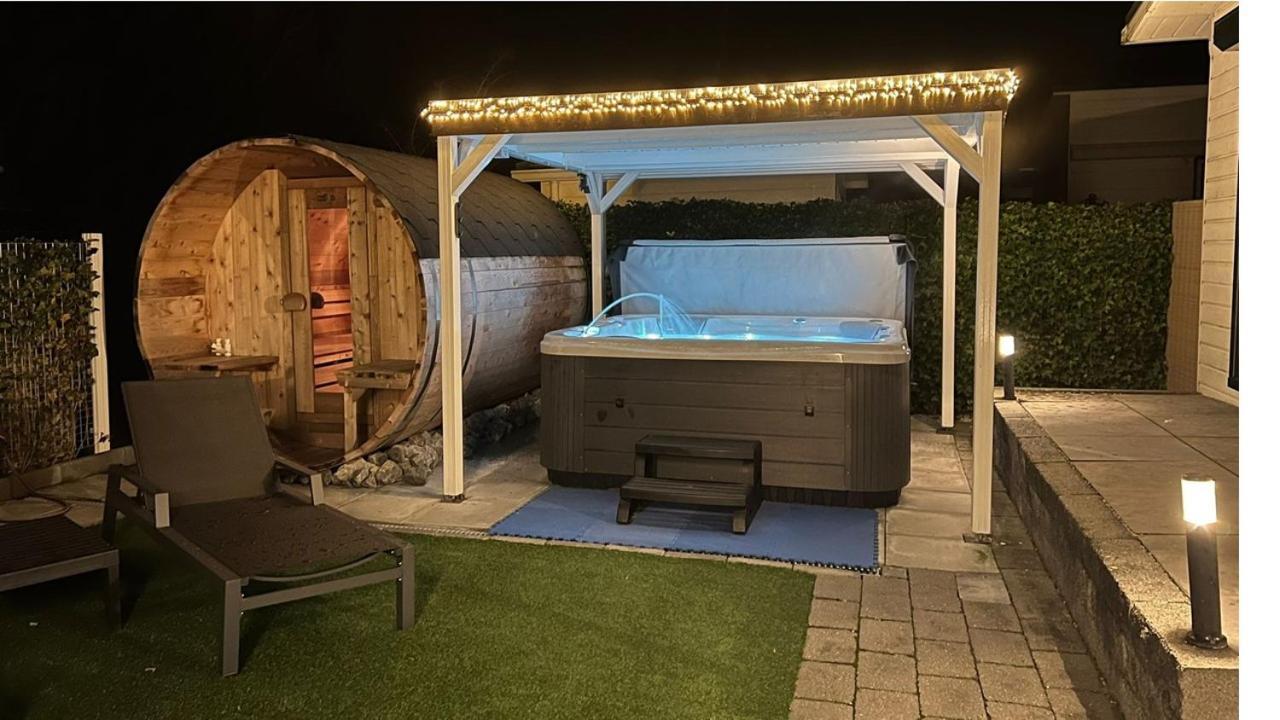 Chalet Buutengeweun, Met Luxe Jacuzzi En Tonsauna 신트 아날란트 외부 사진