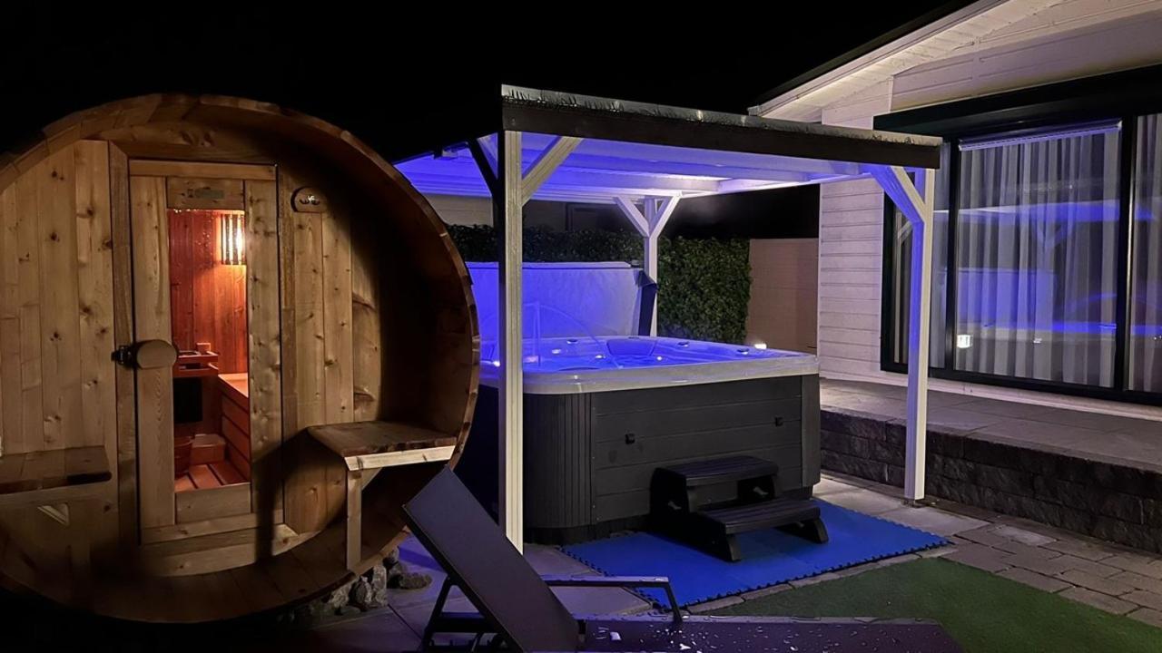 Chalet Buutengeweun, Met Luxe Jacuzzi En Tonsauna 신트 아날란트 외부 사진