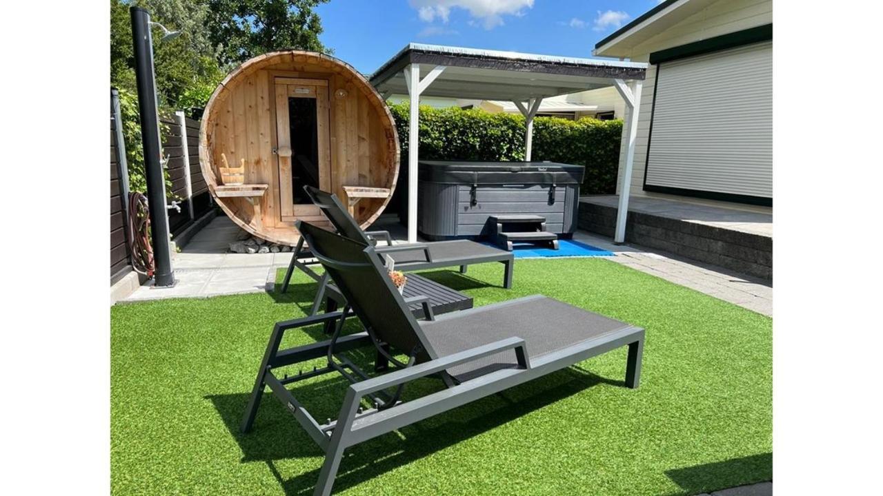Chalet Buutengeweun, Met Luxe Jacuzzi En Tonsauna 신트 아날란트 외부 사진